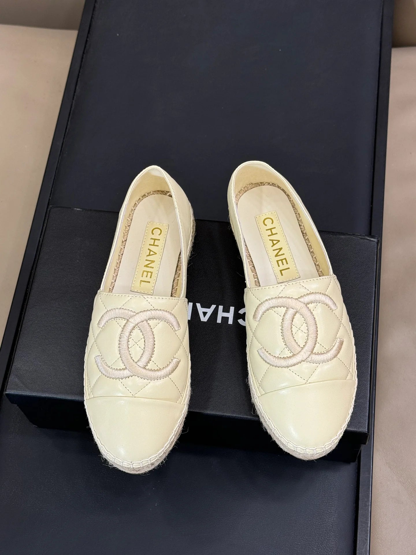 CHANEL SNEAKER