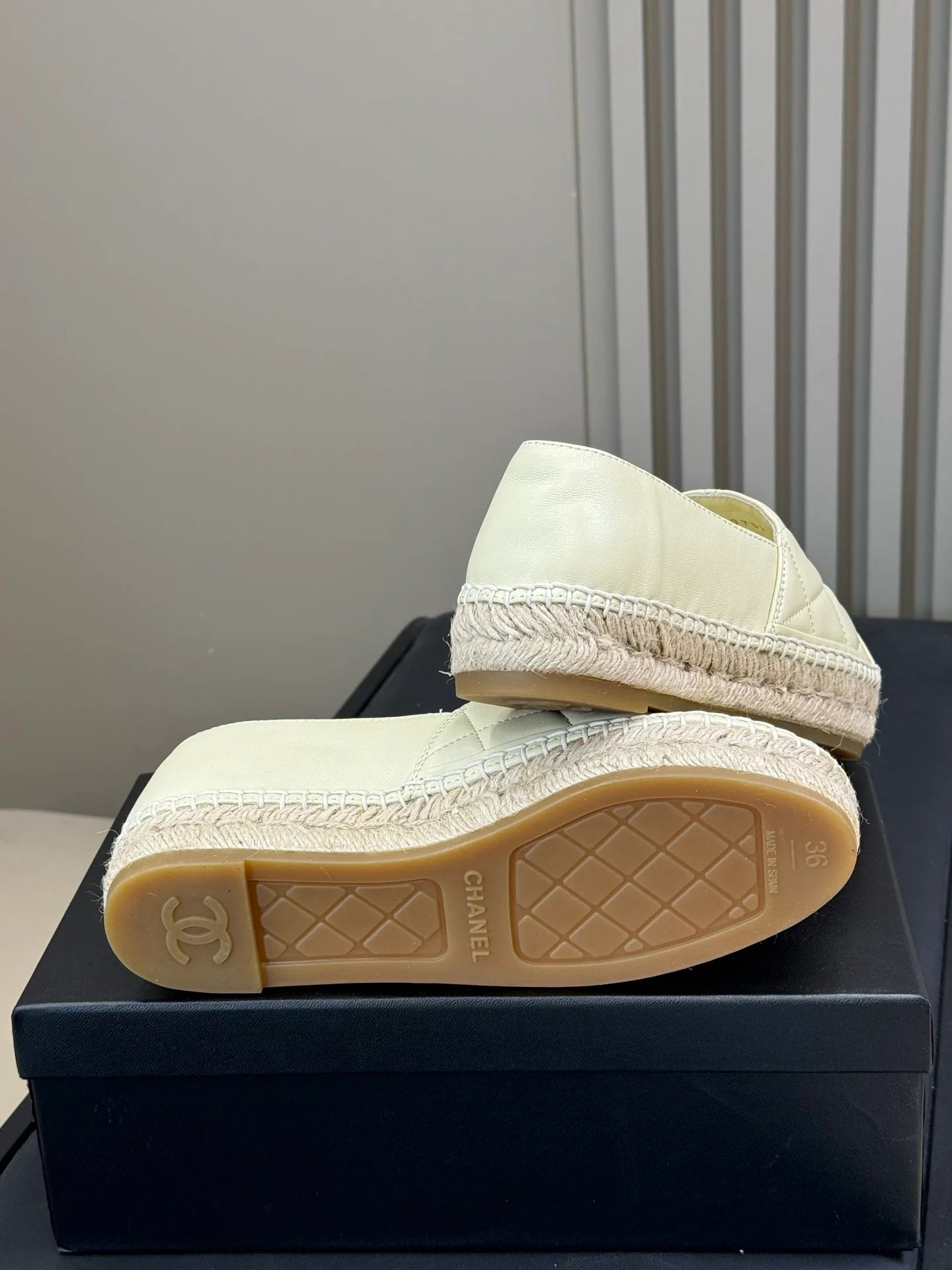 CHANEL SNEAKER