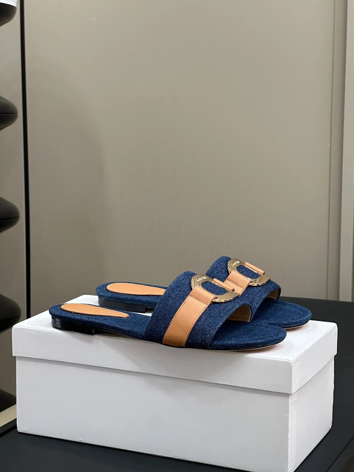 CHLOE SANDAL