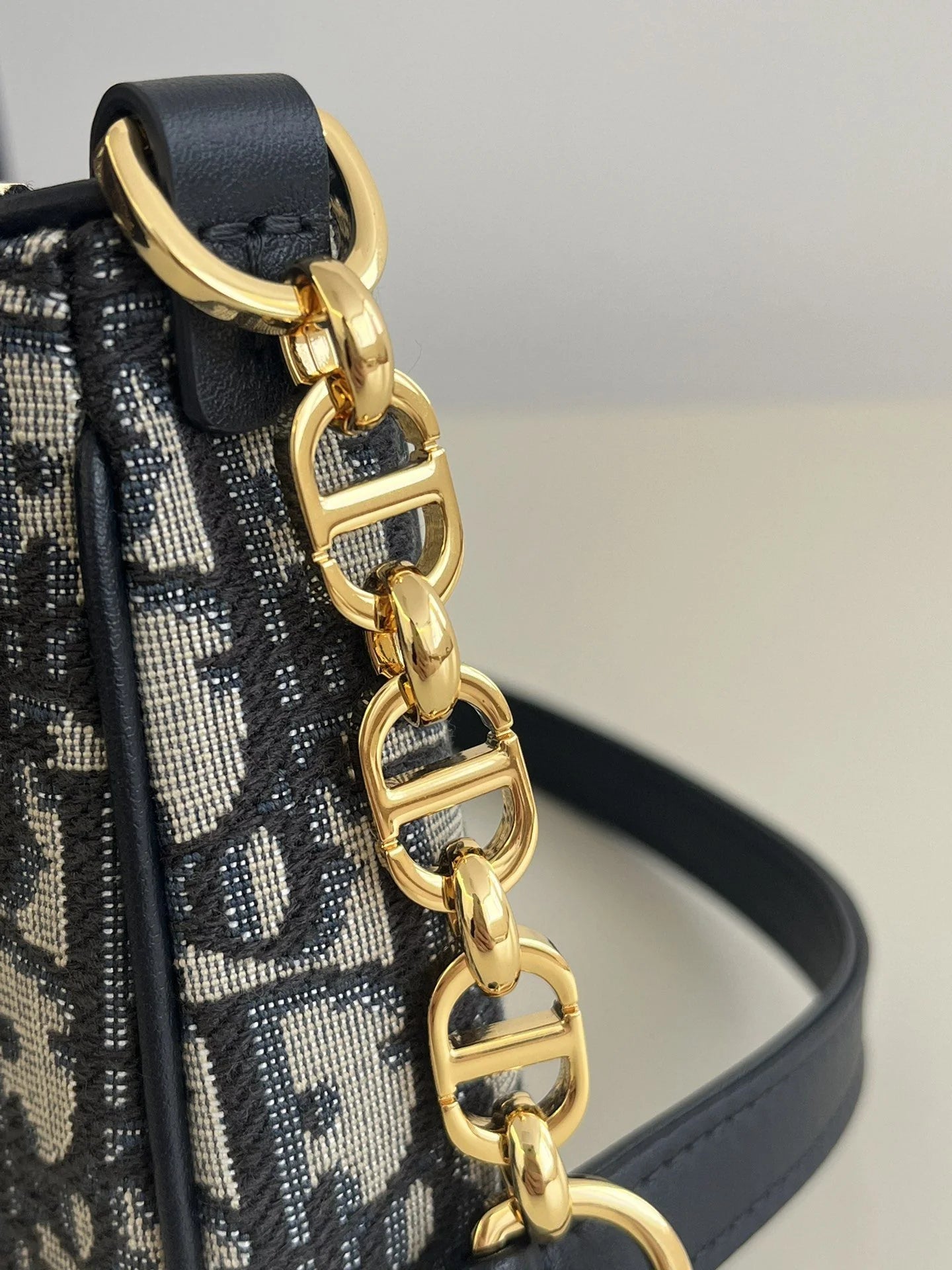 DIOR 30 MONTAIGNE