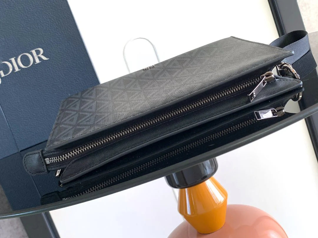 DIOR CLUTCH