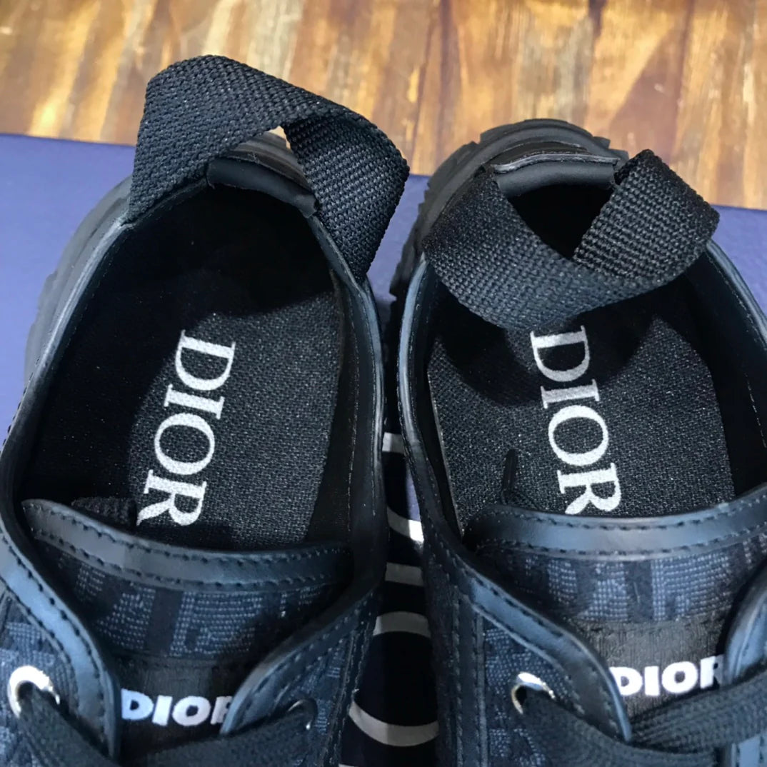 DIOR SNEAKER