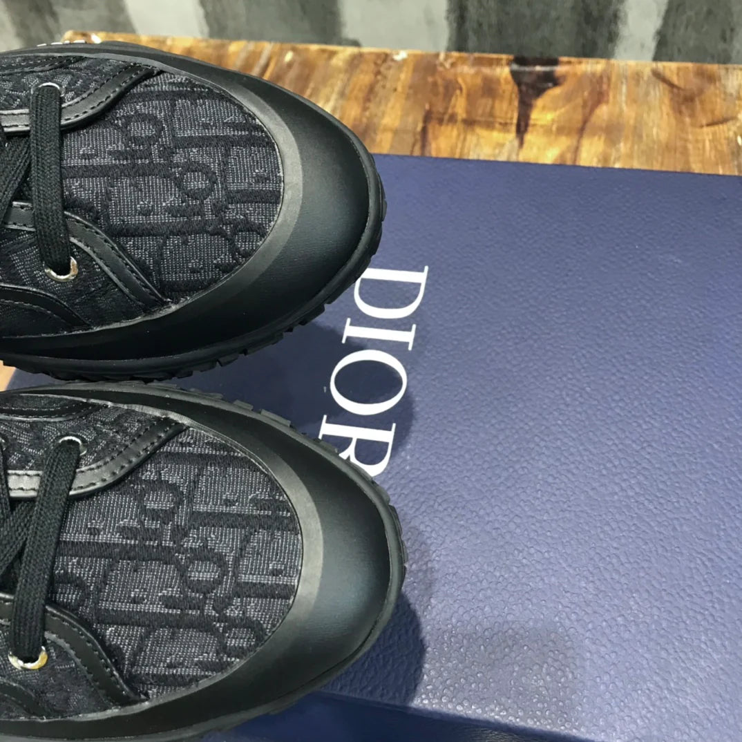 DIOR SNEAKER