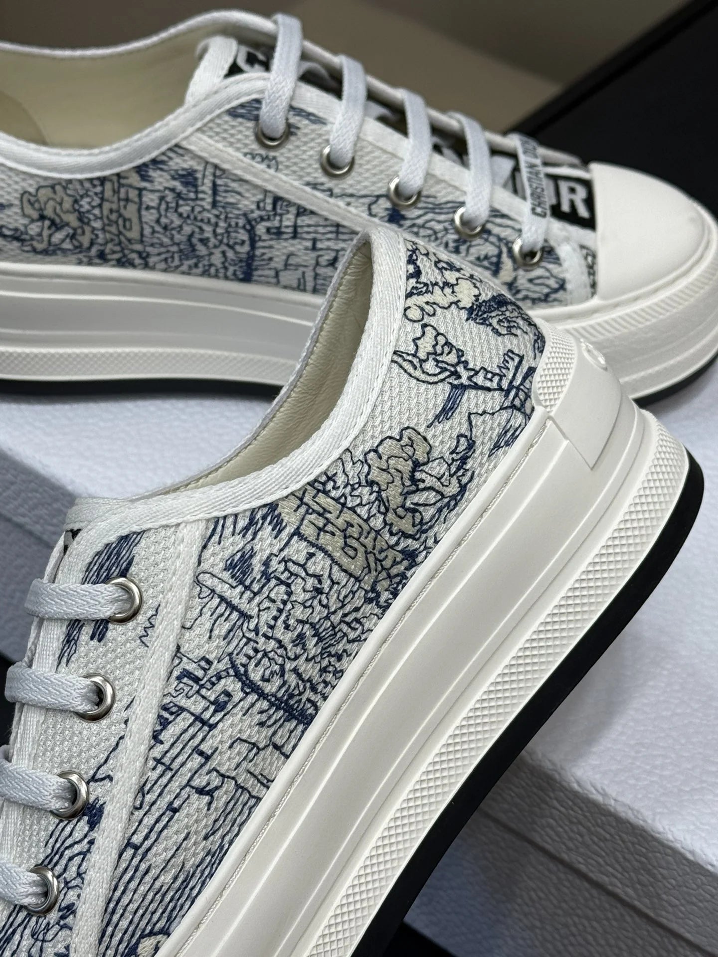 DIOR SNEAKER