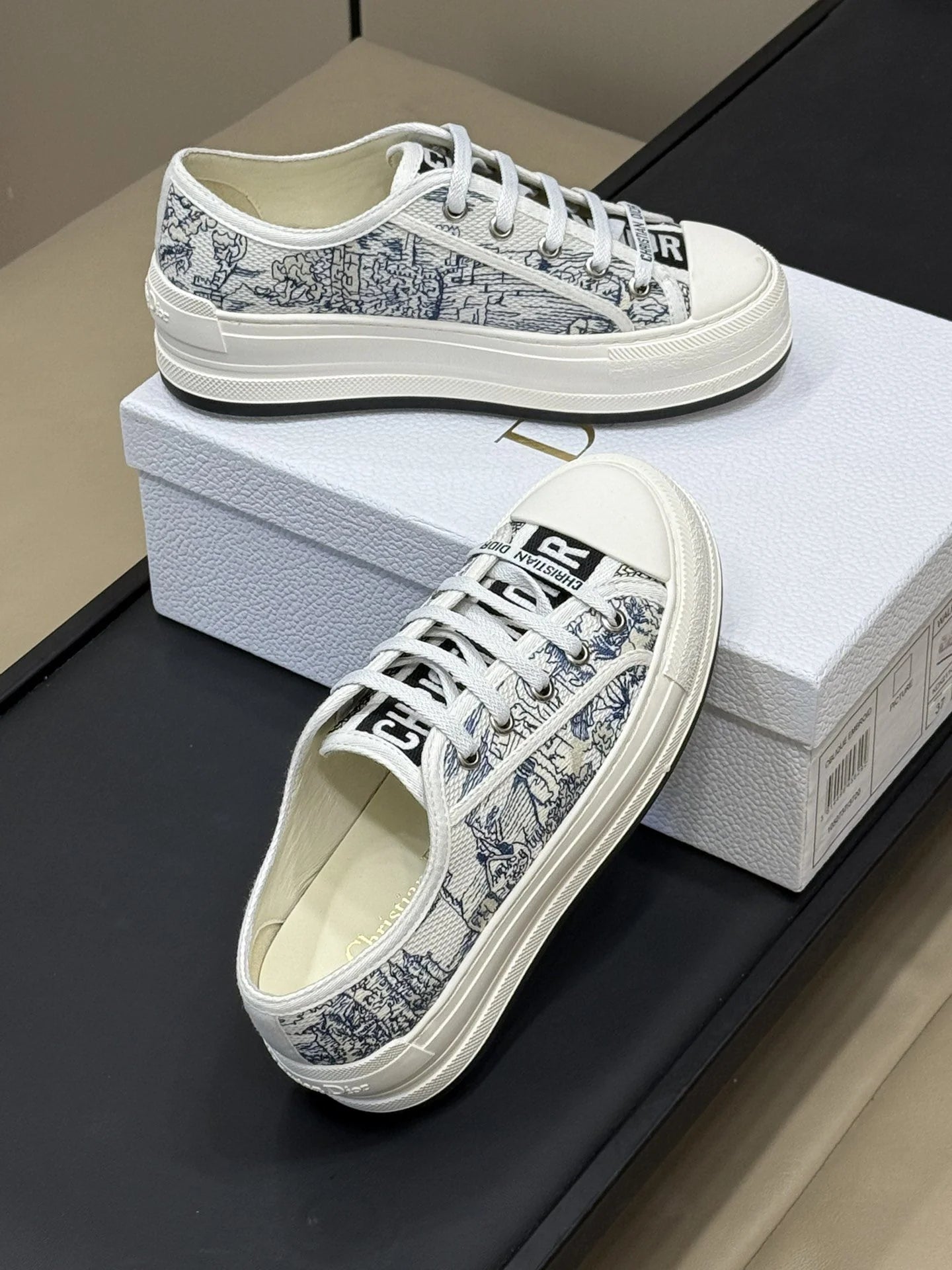 DIOR SNEAKER