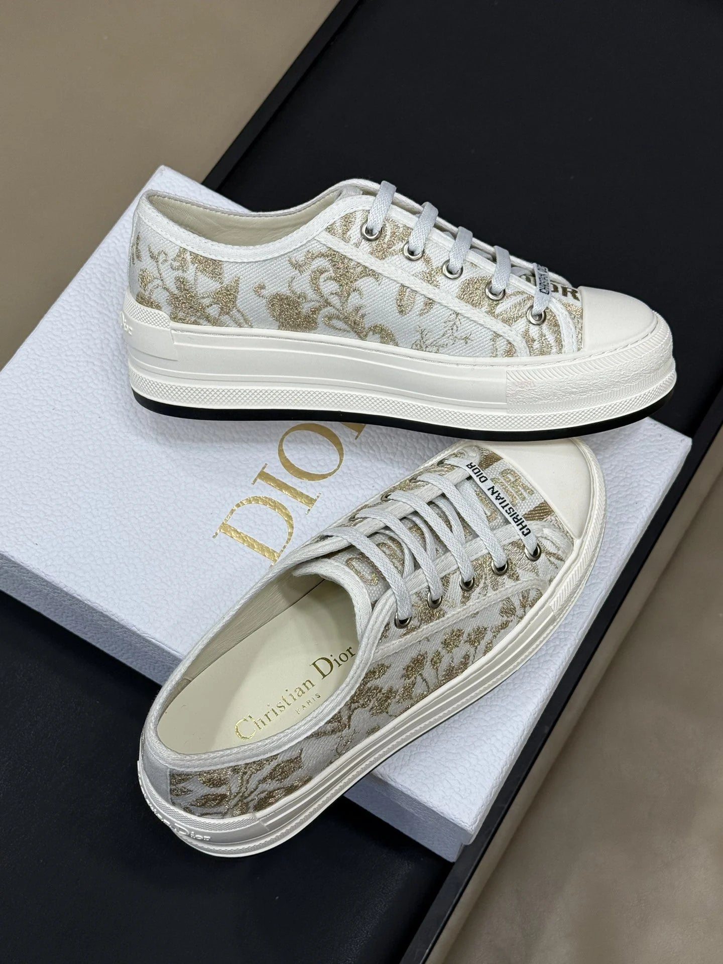 DIOR SNEAKER