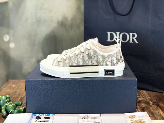 DIOR SNEAKER