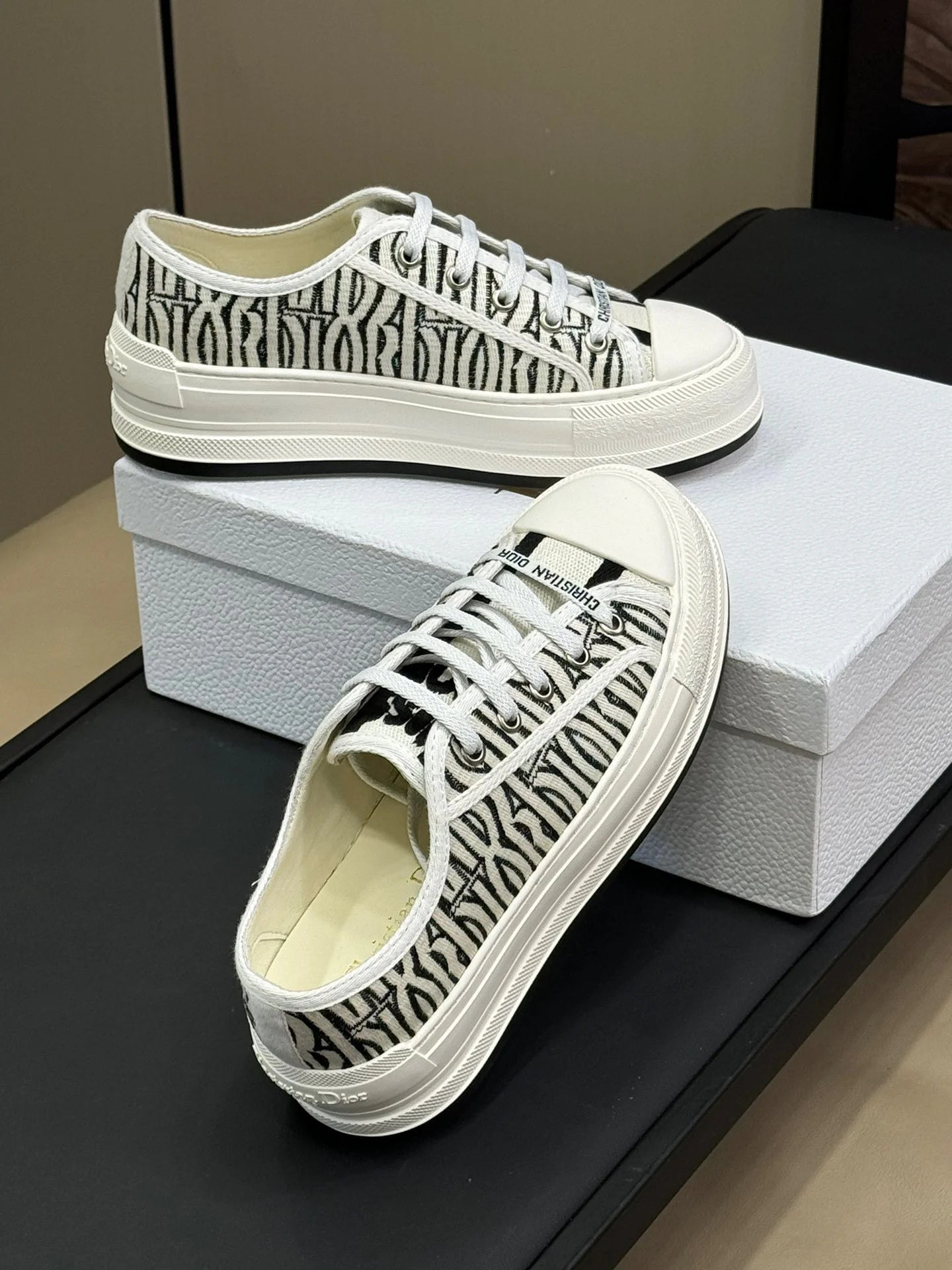 DIOR SNEAKER