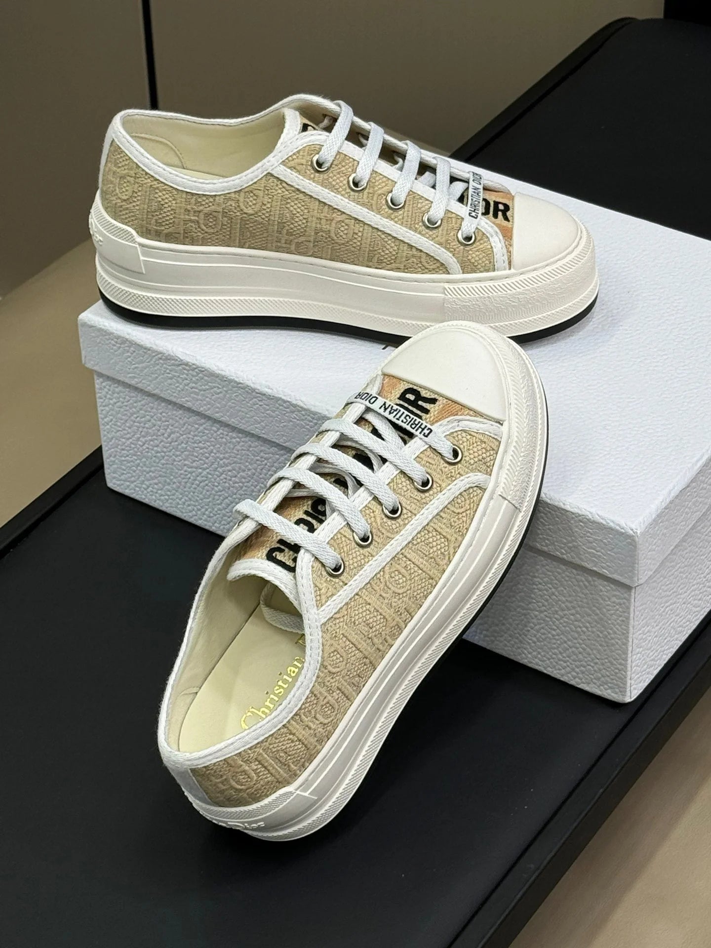DIOR SNEAKER