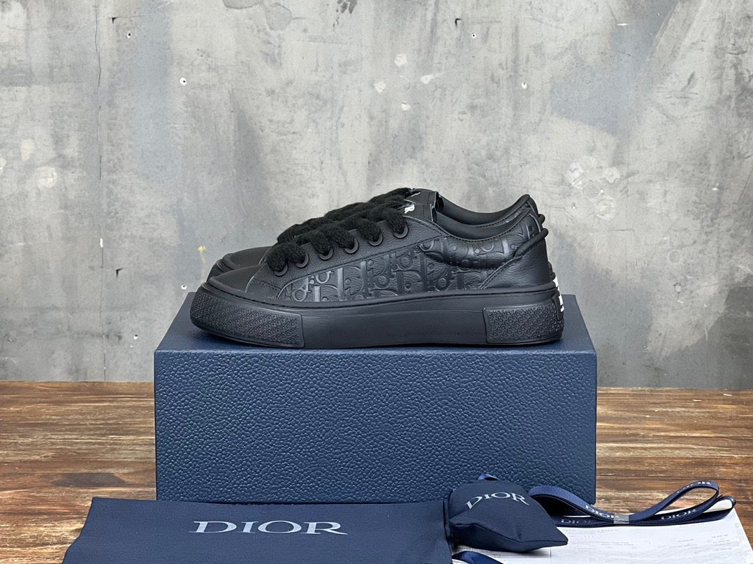 DIOR SNEAKER