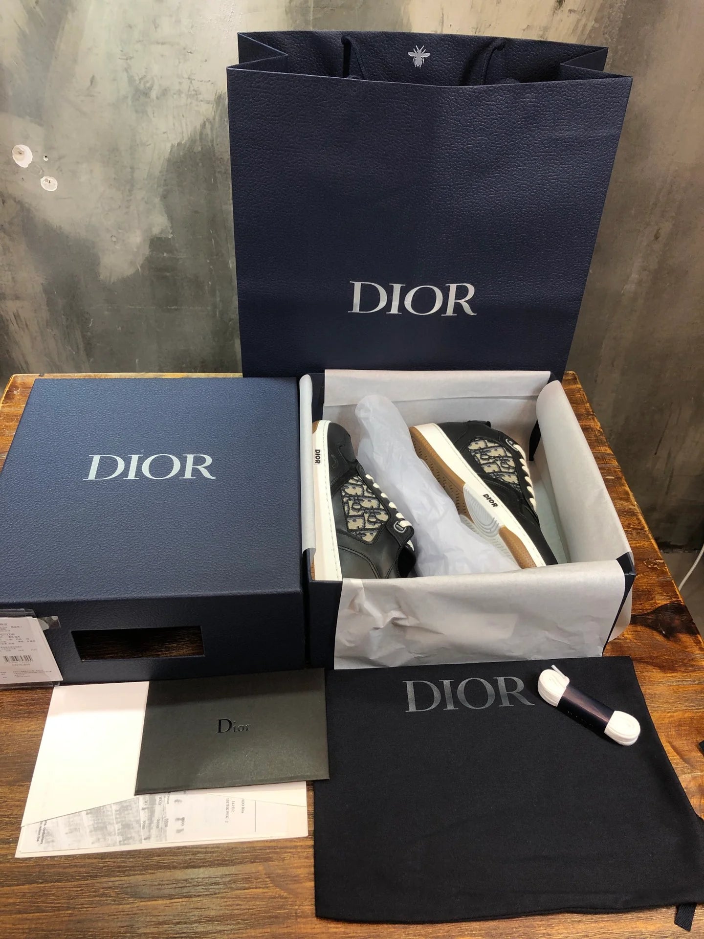 DIOR SNEAKER