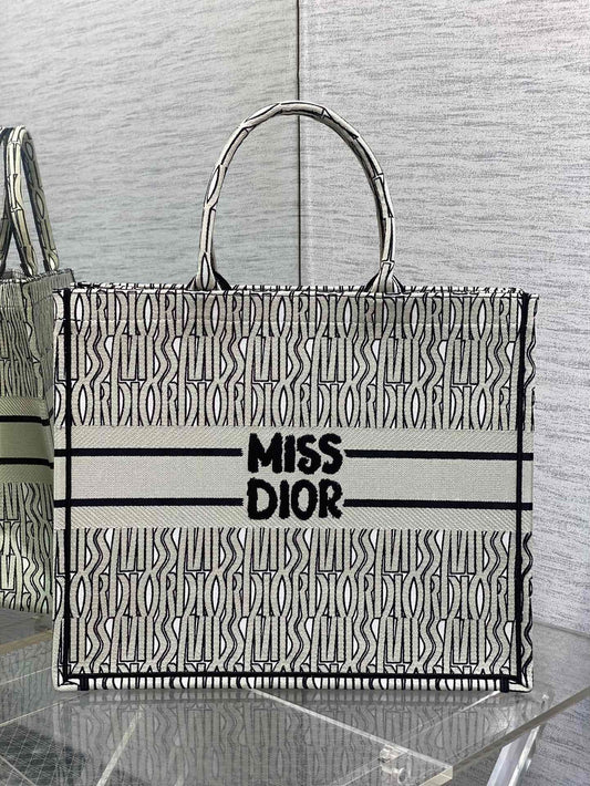 DIOR TOTE BAG