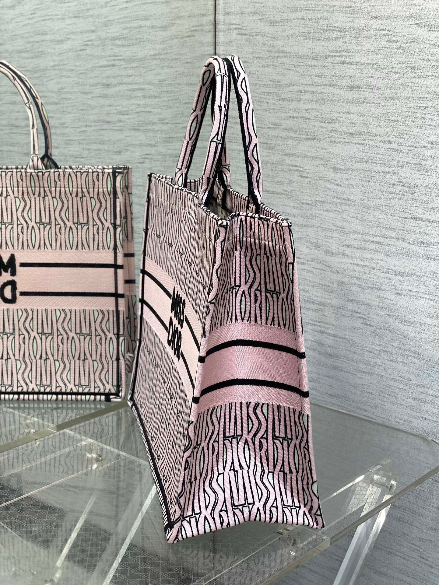 DIOR TOTE BAG