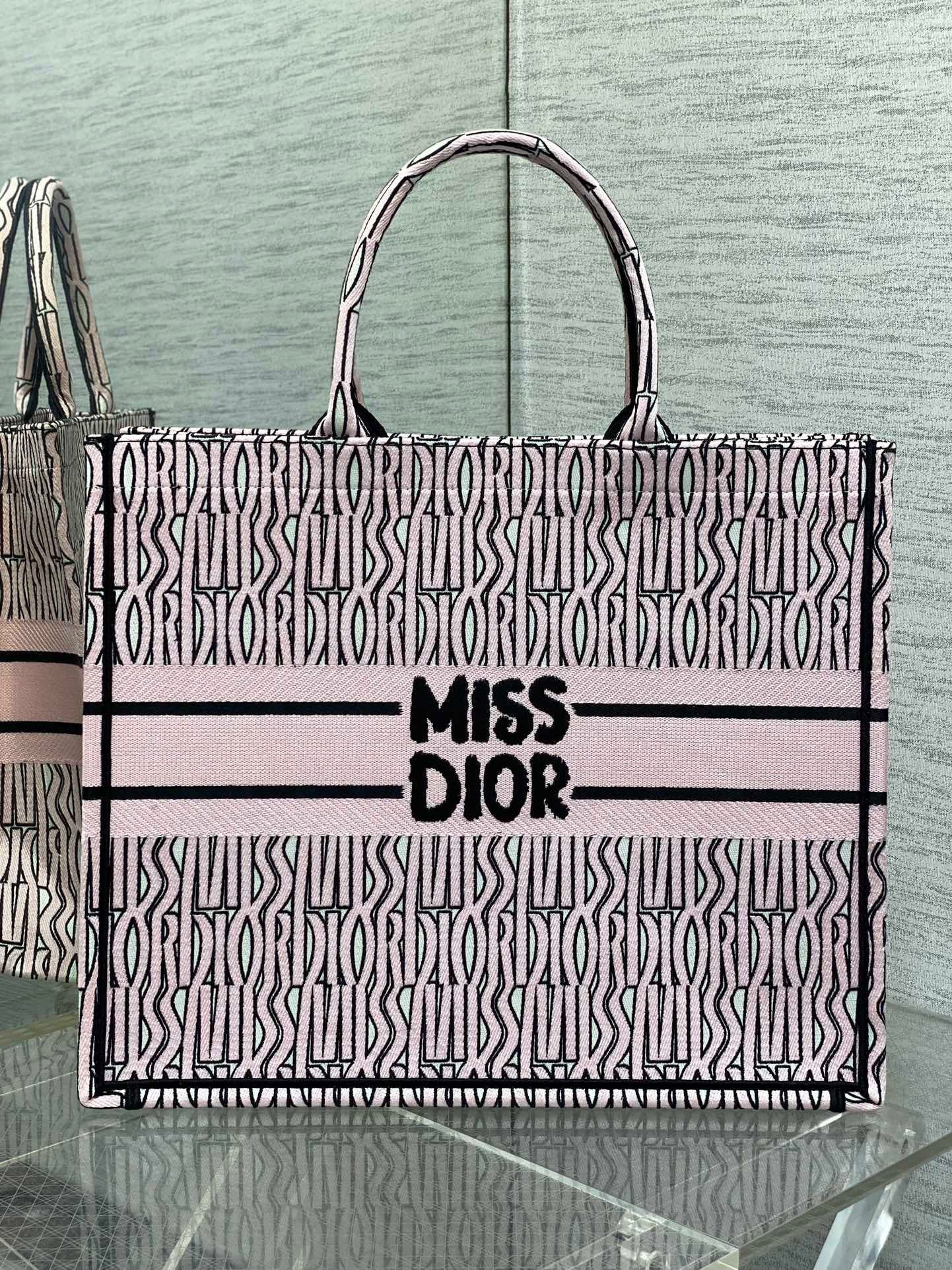 DIOR TOTE BAG