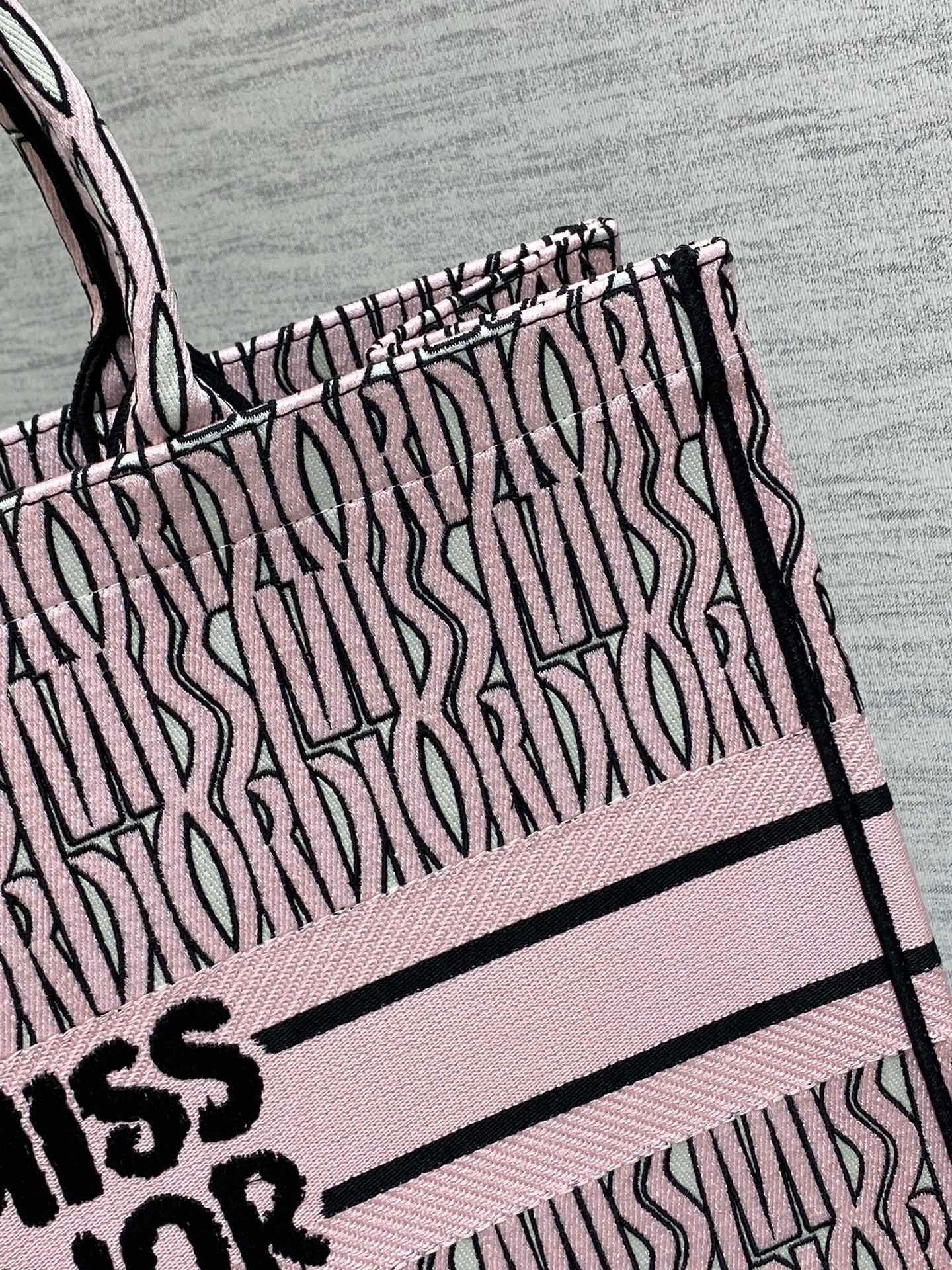 DIOR TOTE BAG