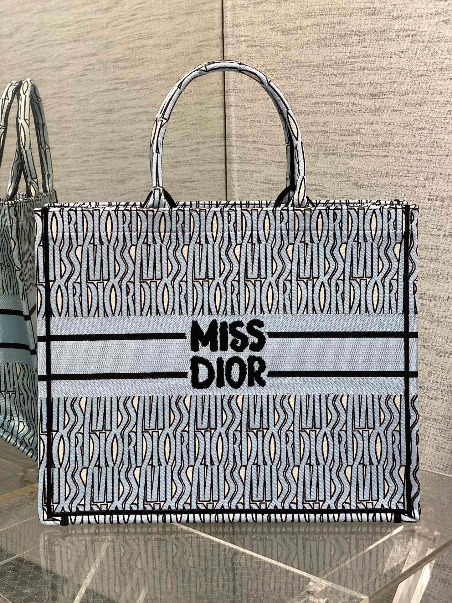 DIOR TOTE BAG