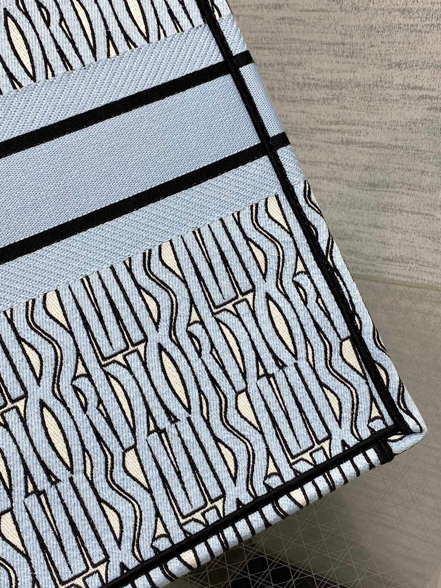 DIOR TOTE BAG