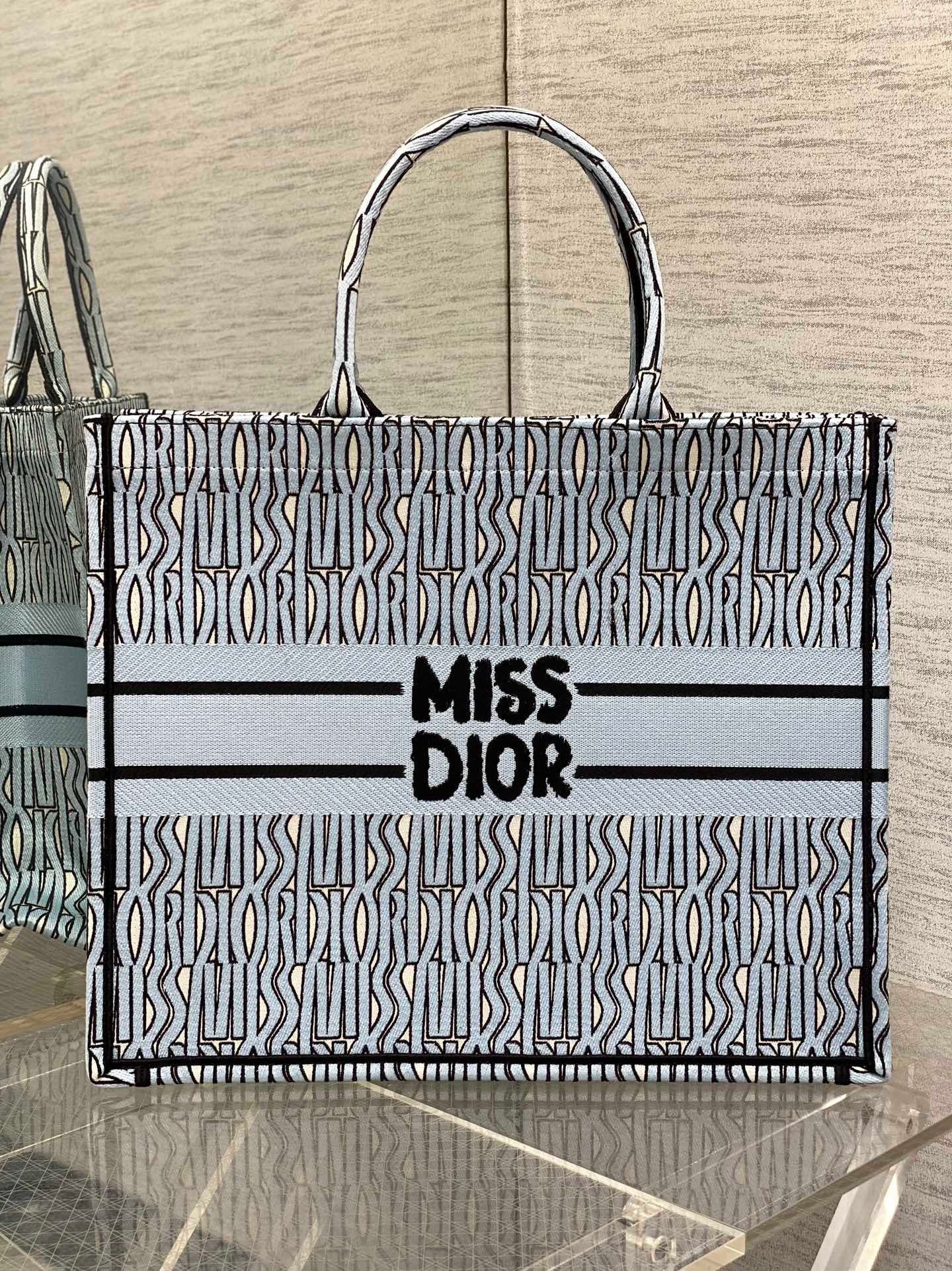 DIOR TOTE BAG