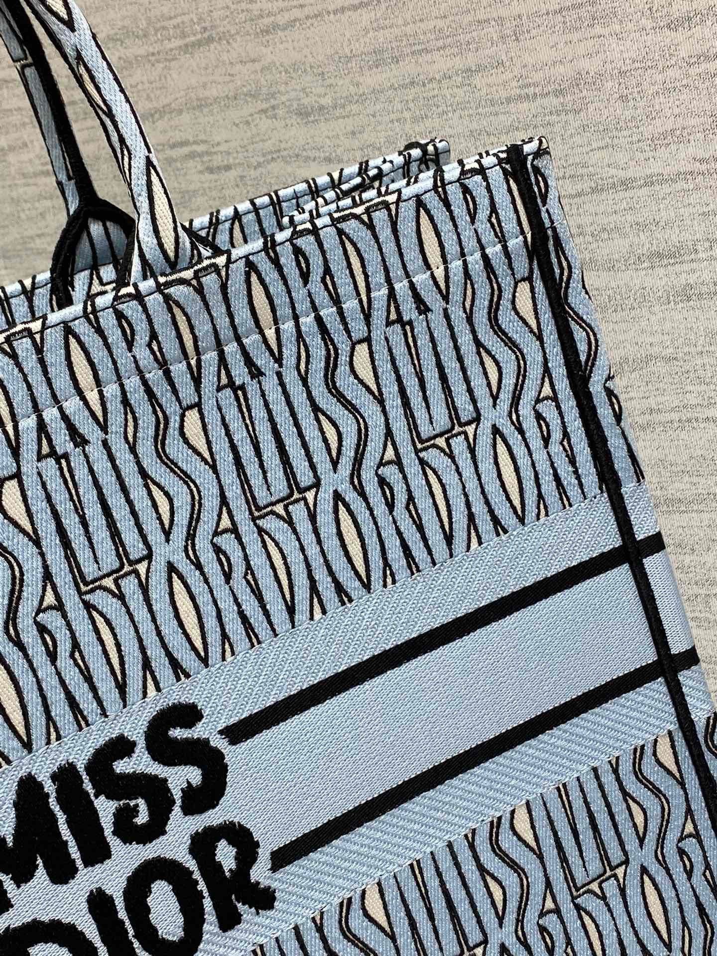 DIOR TOTE BAG