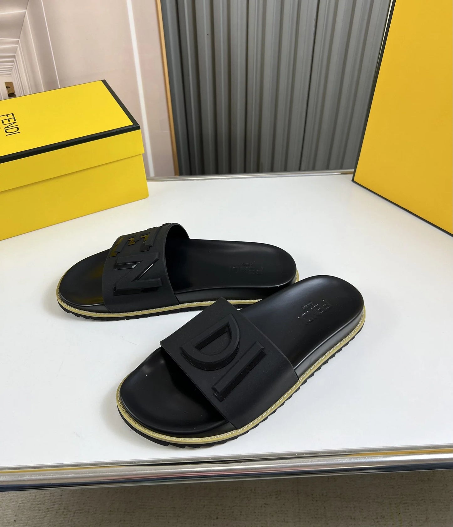 FENDI SANDAL