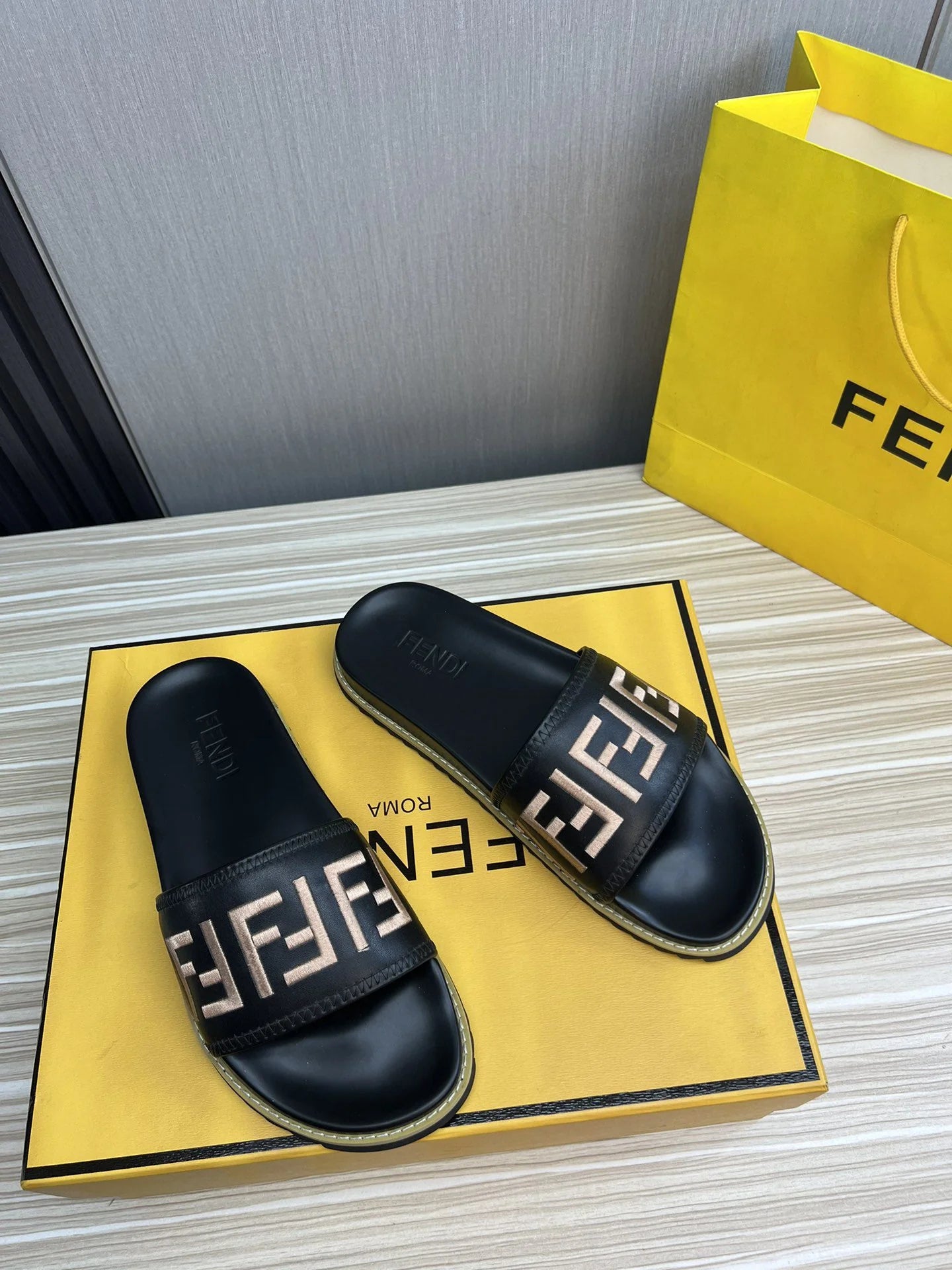 FENDI SANDAL