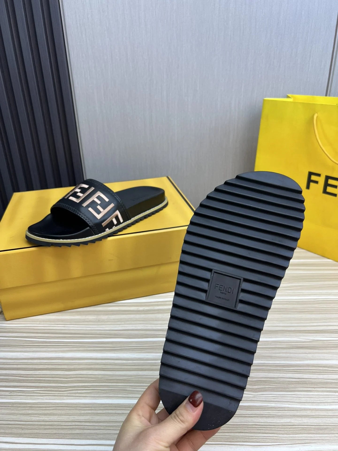 FENDI SANDAL