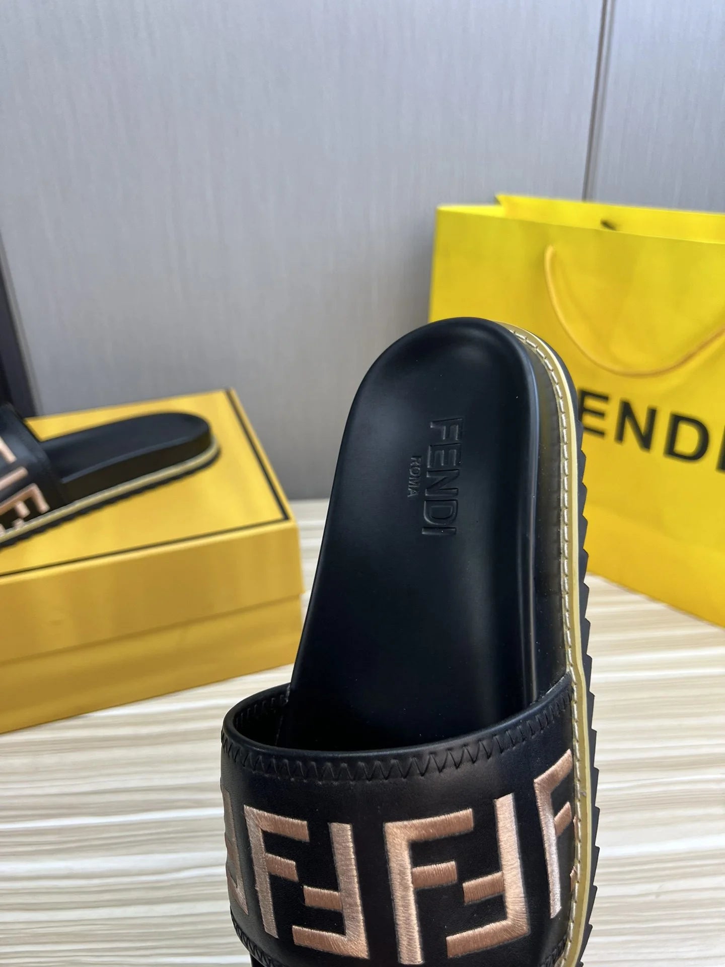 FENDI SANDAL