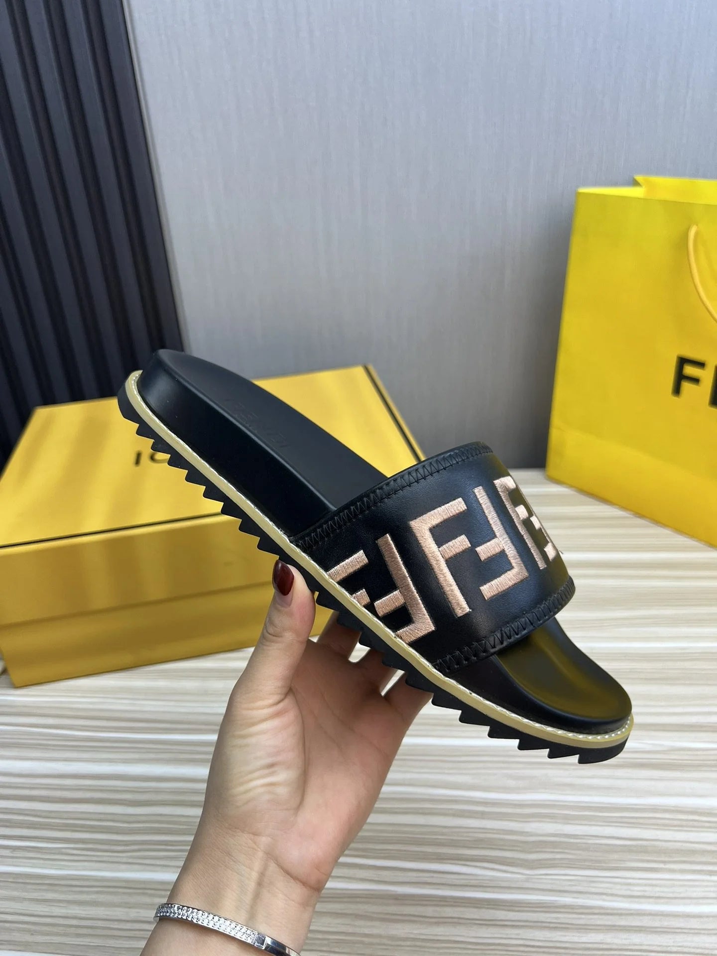 FENDI SANDAL
