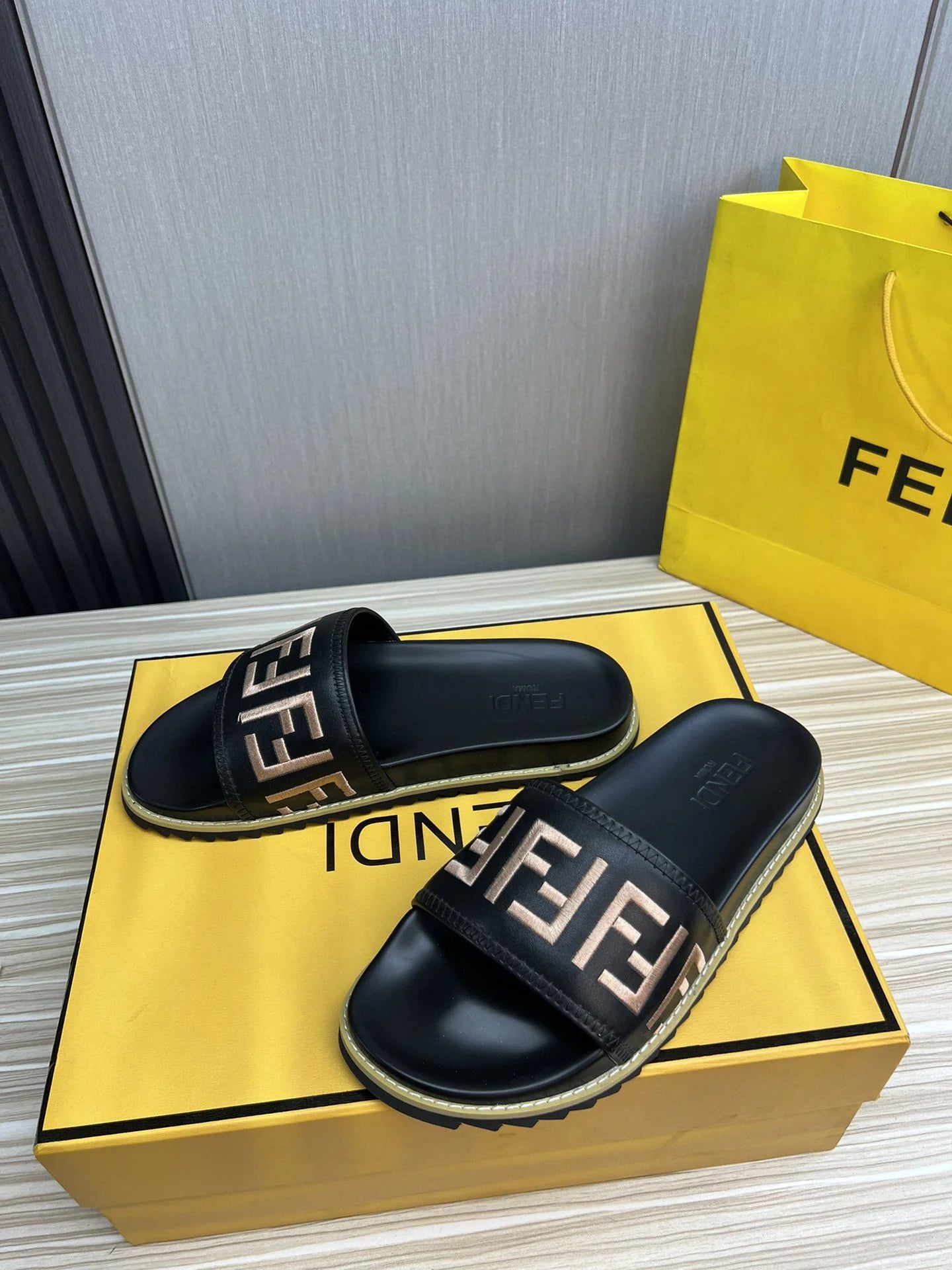 FENDI SANDAL