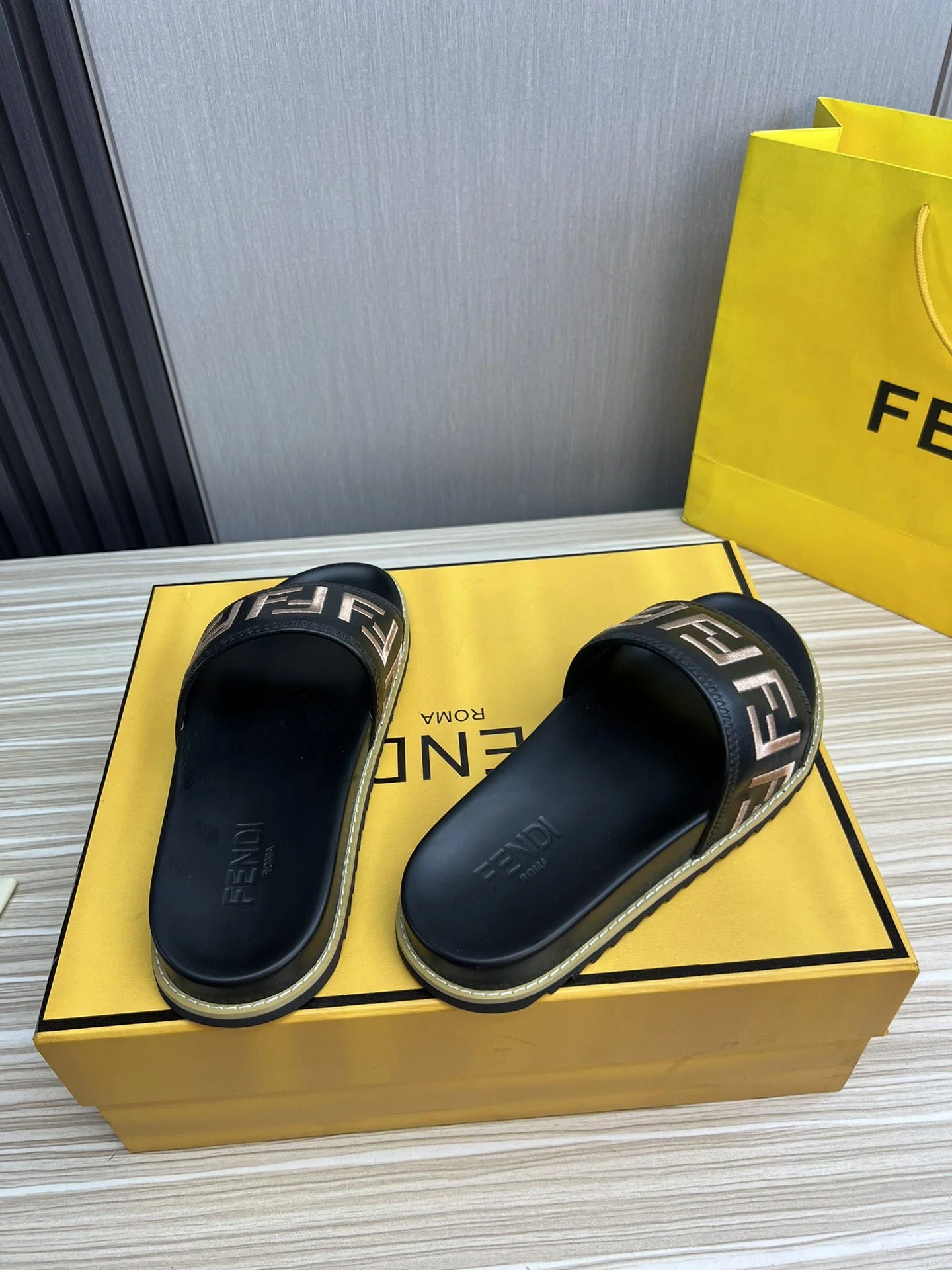 FENDI SANDAL