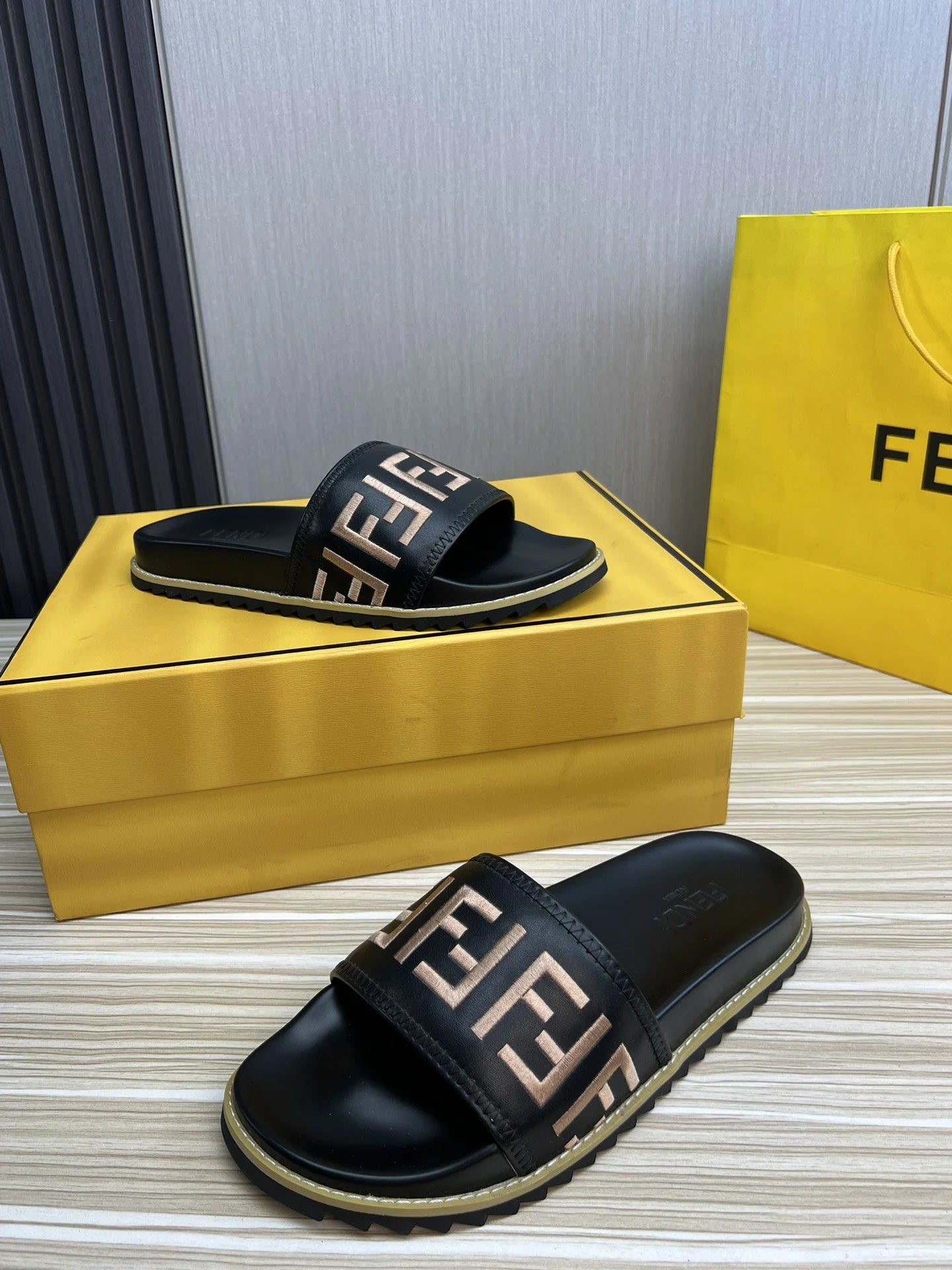 FENDI SANDAL