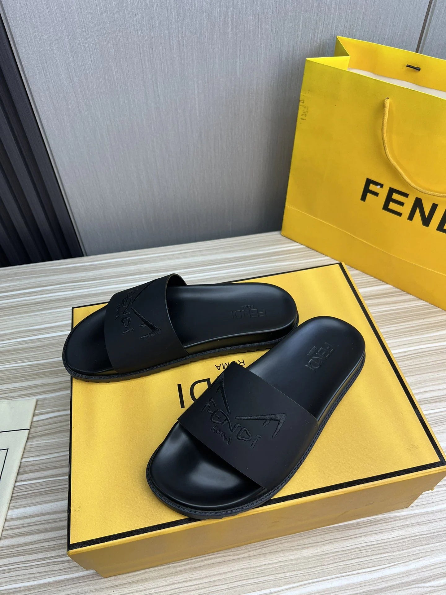 FENDI SANDAL