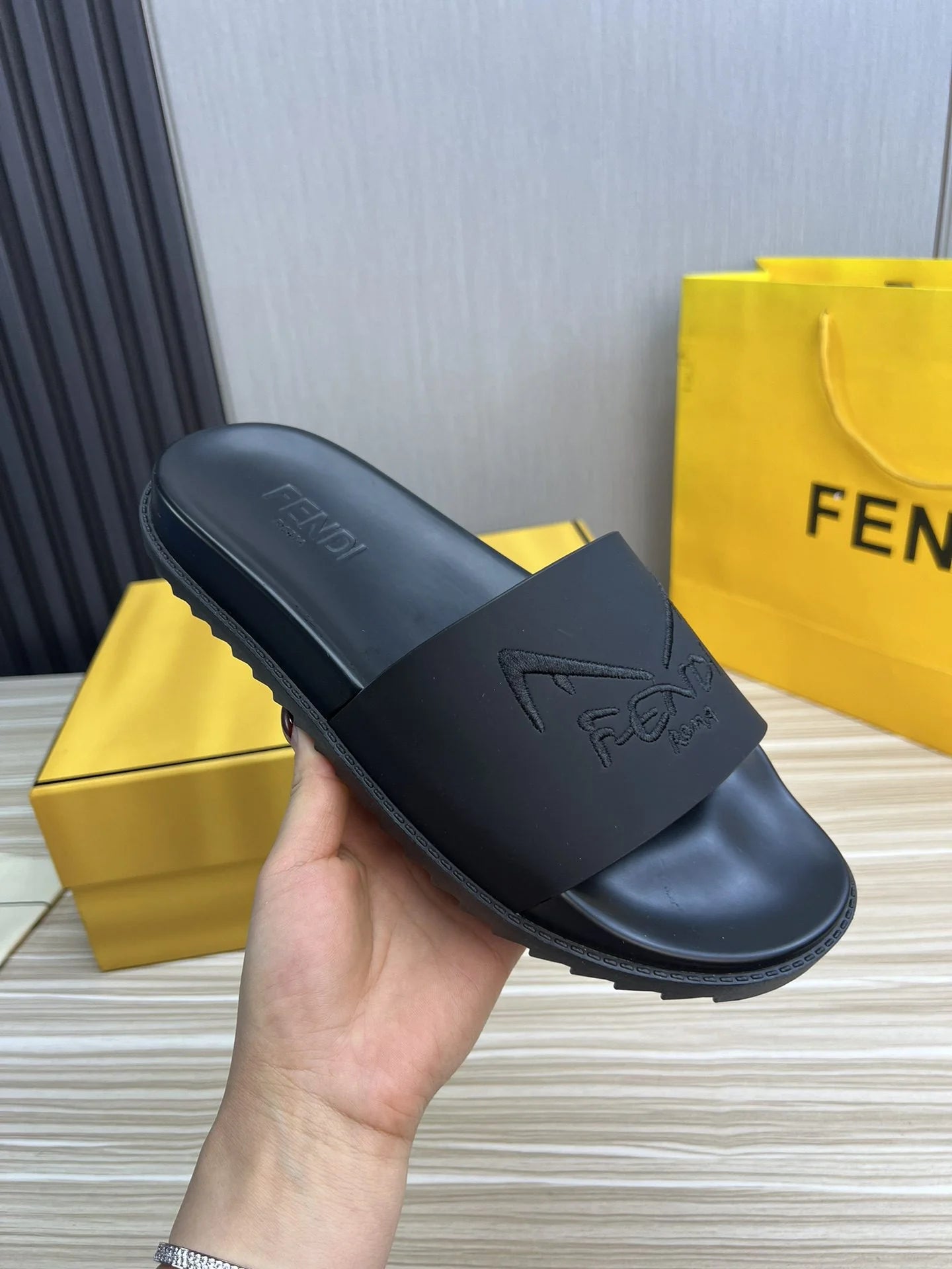 FENDI SANDAL