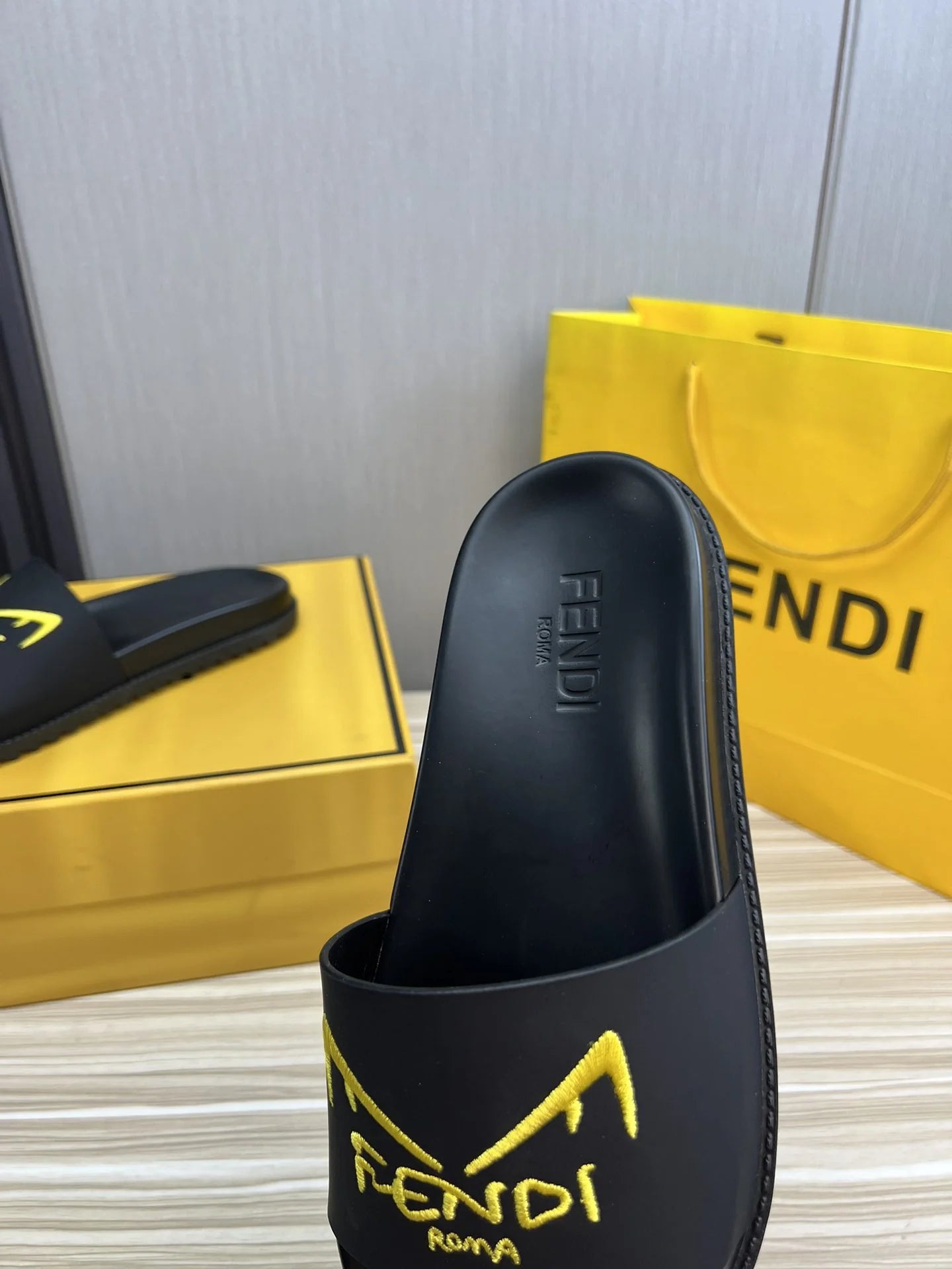 FENDI SANDAL