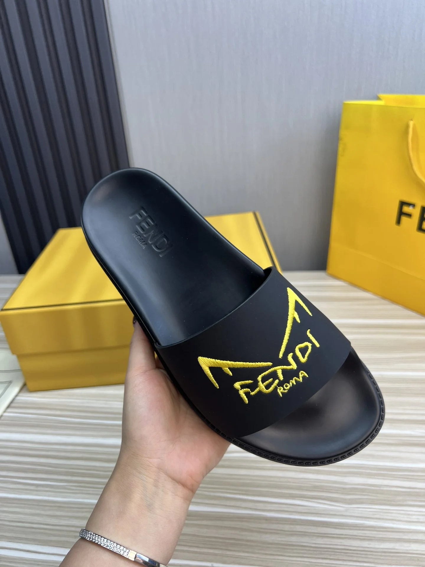FENDI SANDAL
