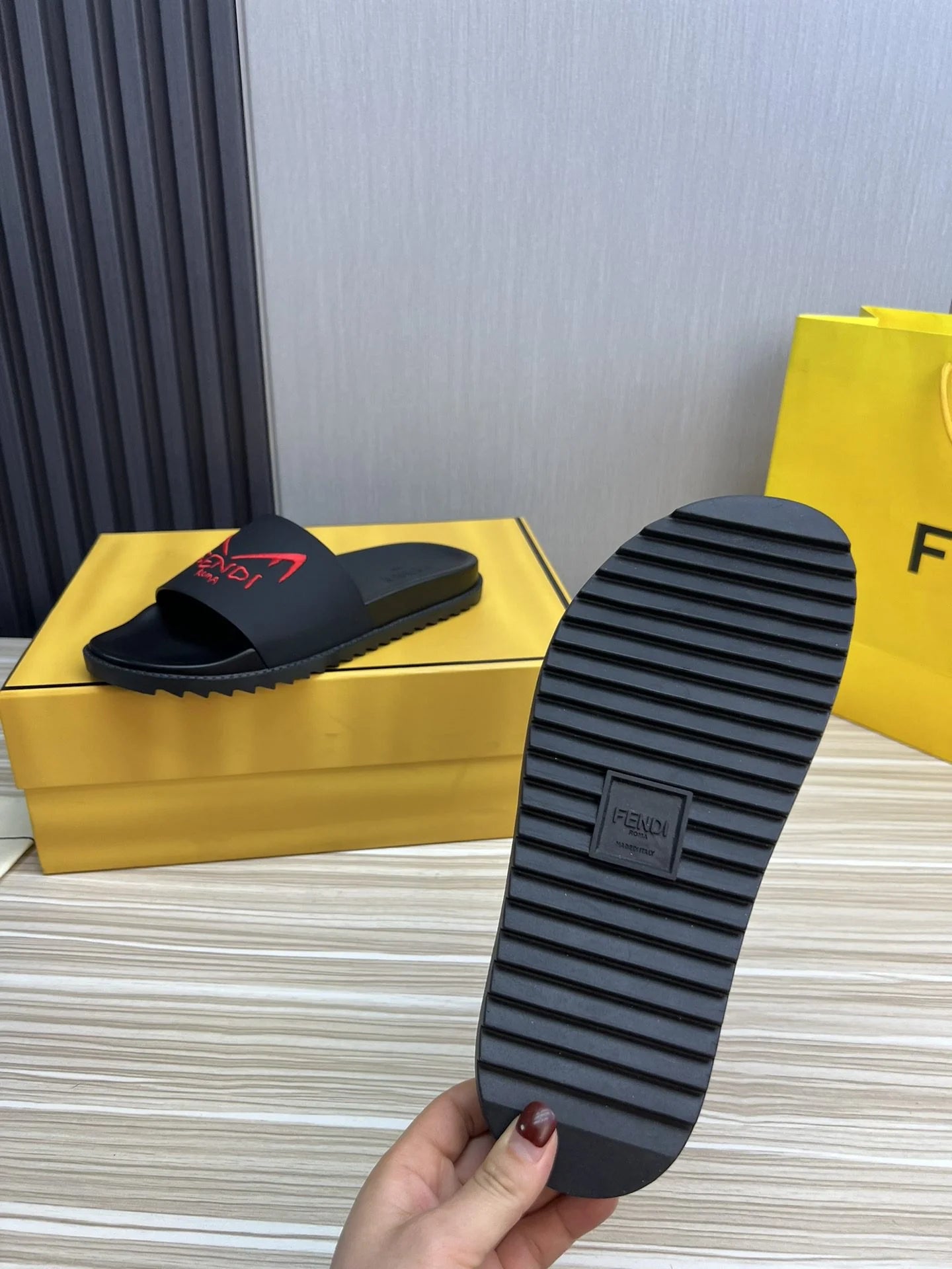 FENDI SANDAL