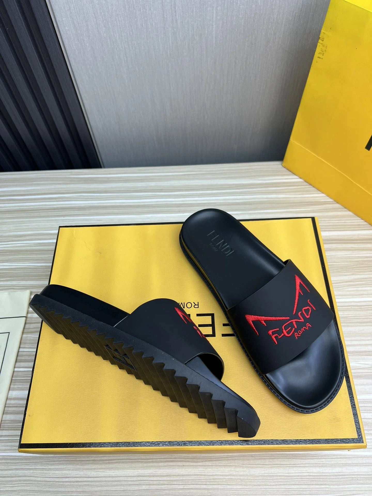 FENDI SANDAL
