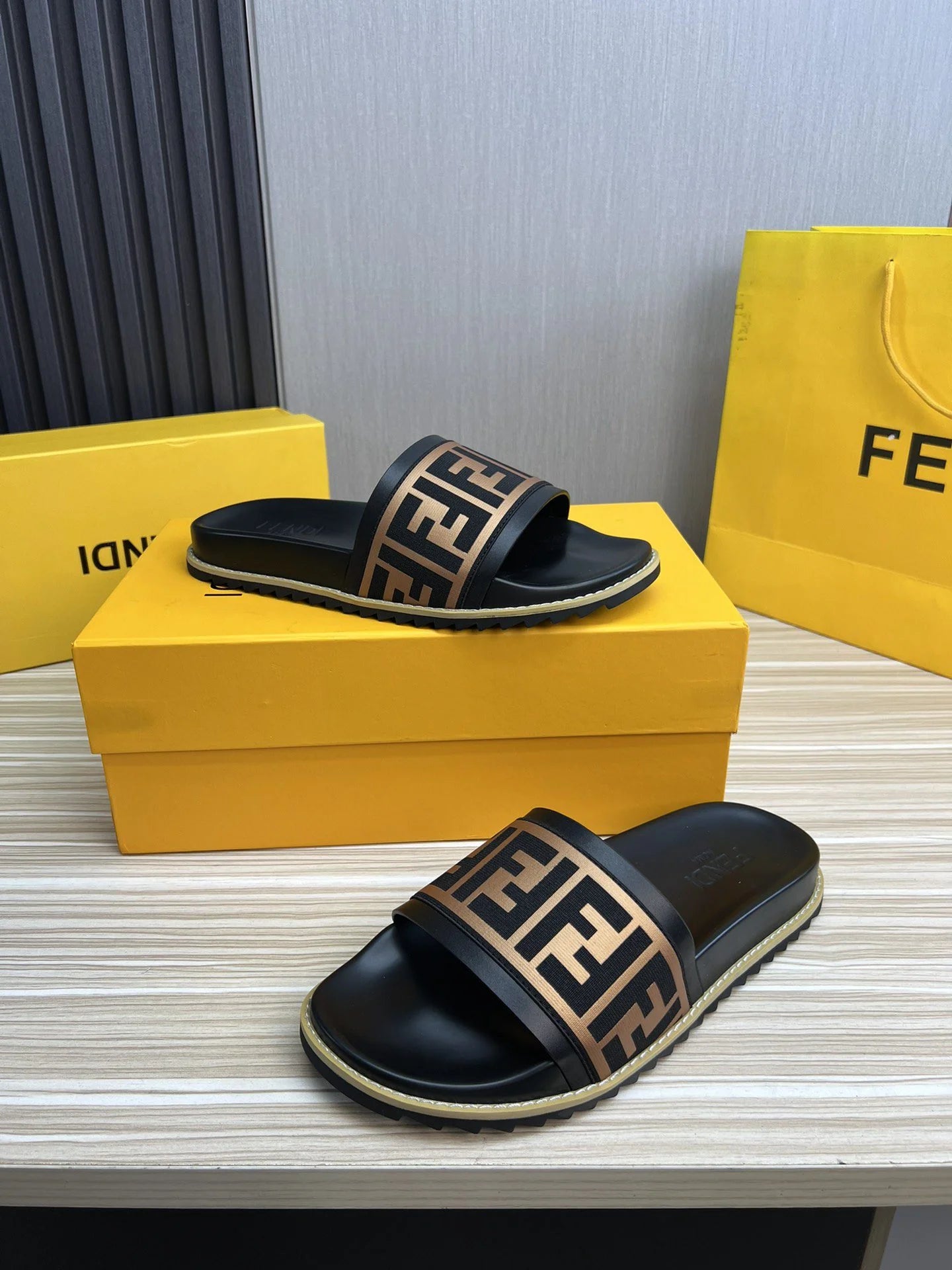 FENDI SANDAL