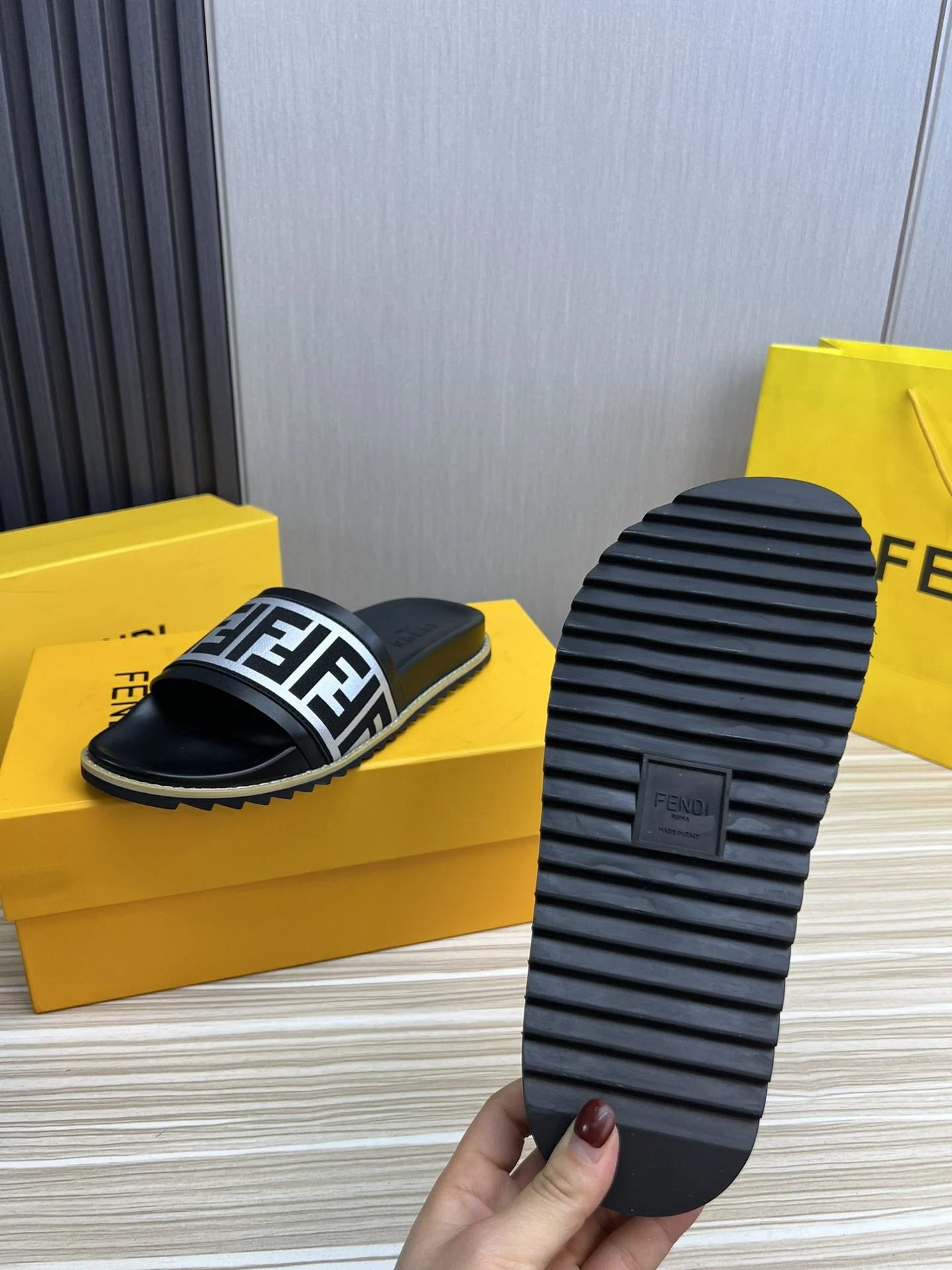 FENDI SANDAL