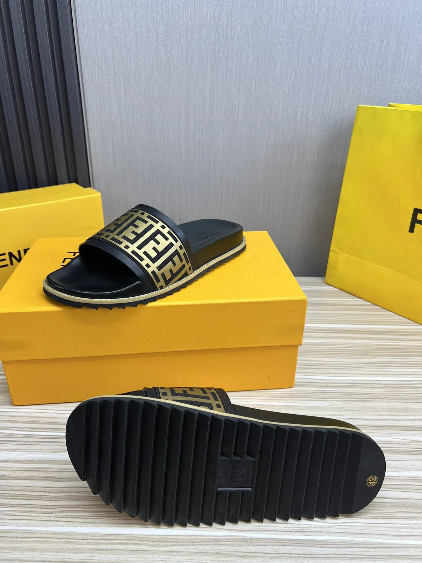 FENDI SANDAL