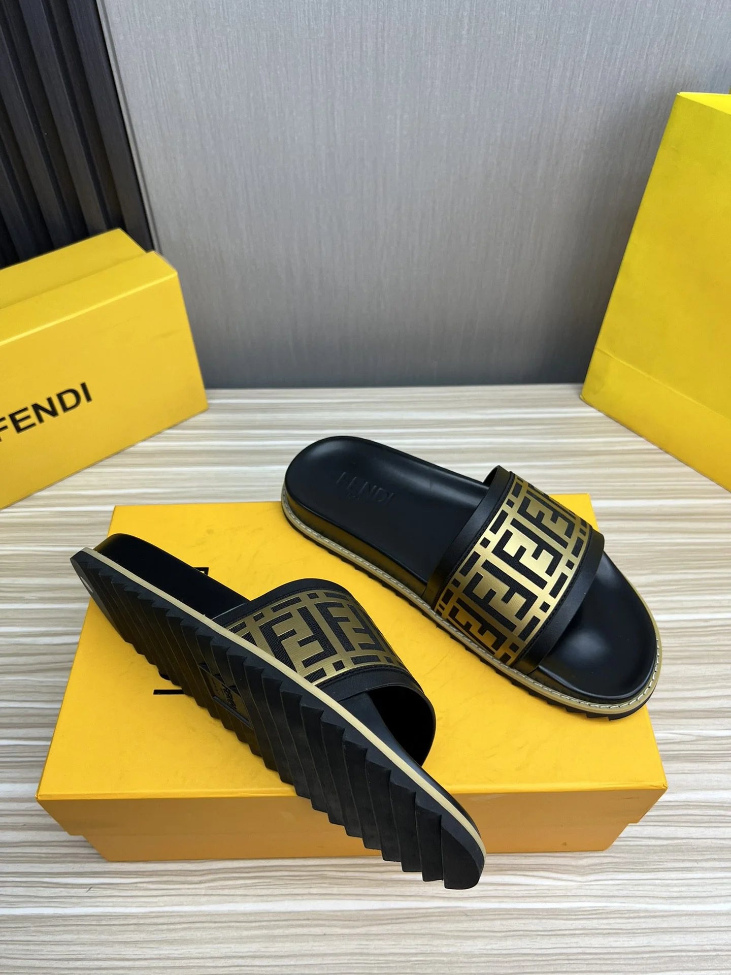 FENDI SANDAL