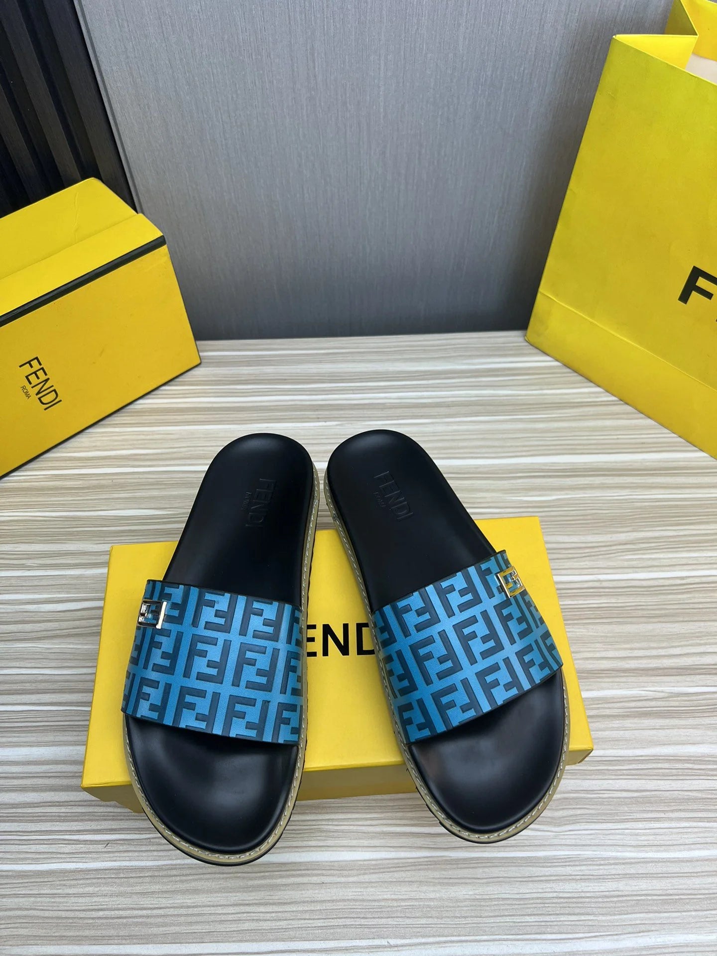 FENDI SANDAL