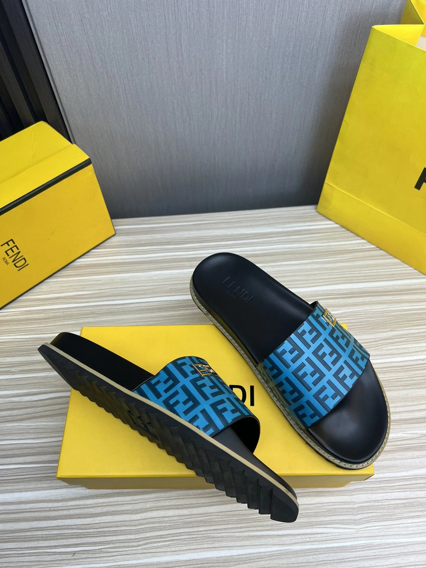 FENDI SANDAL