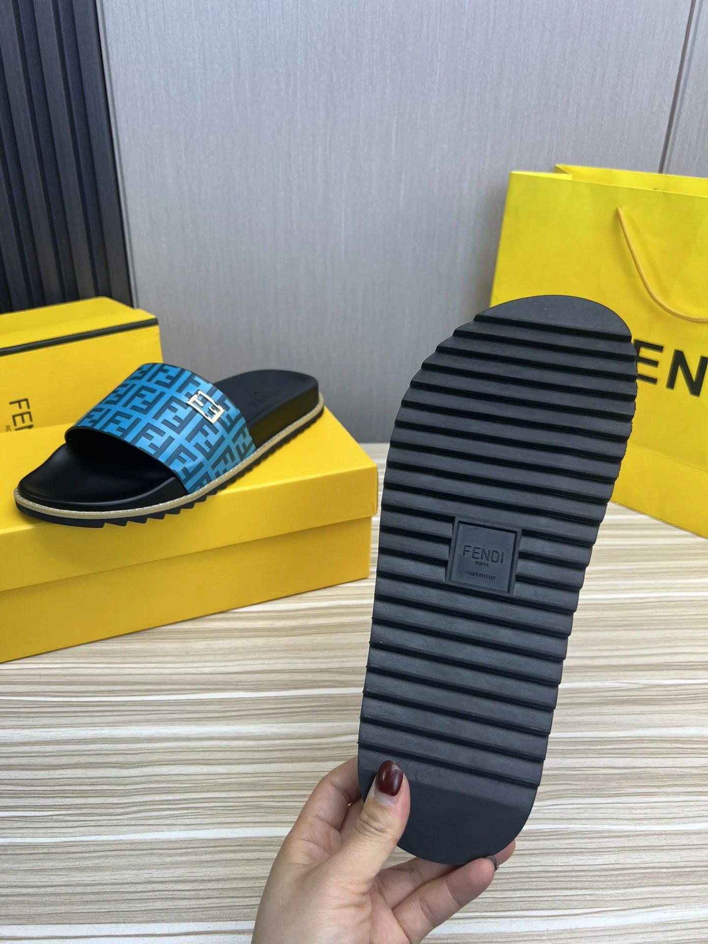 FENDI SANDAL