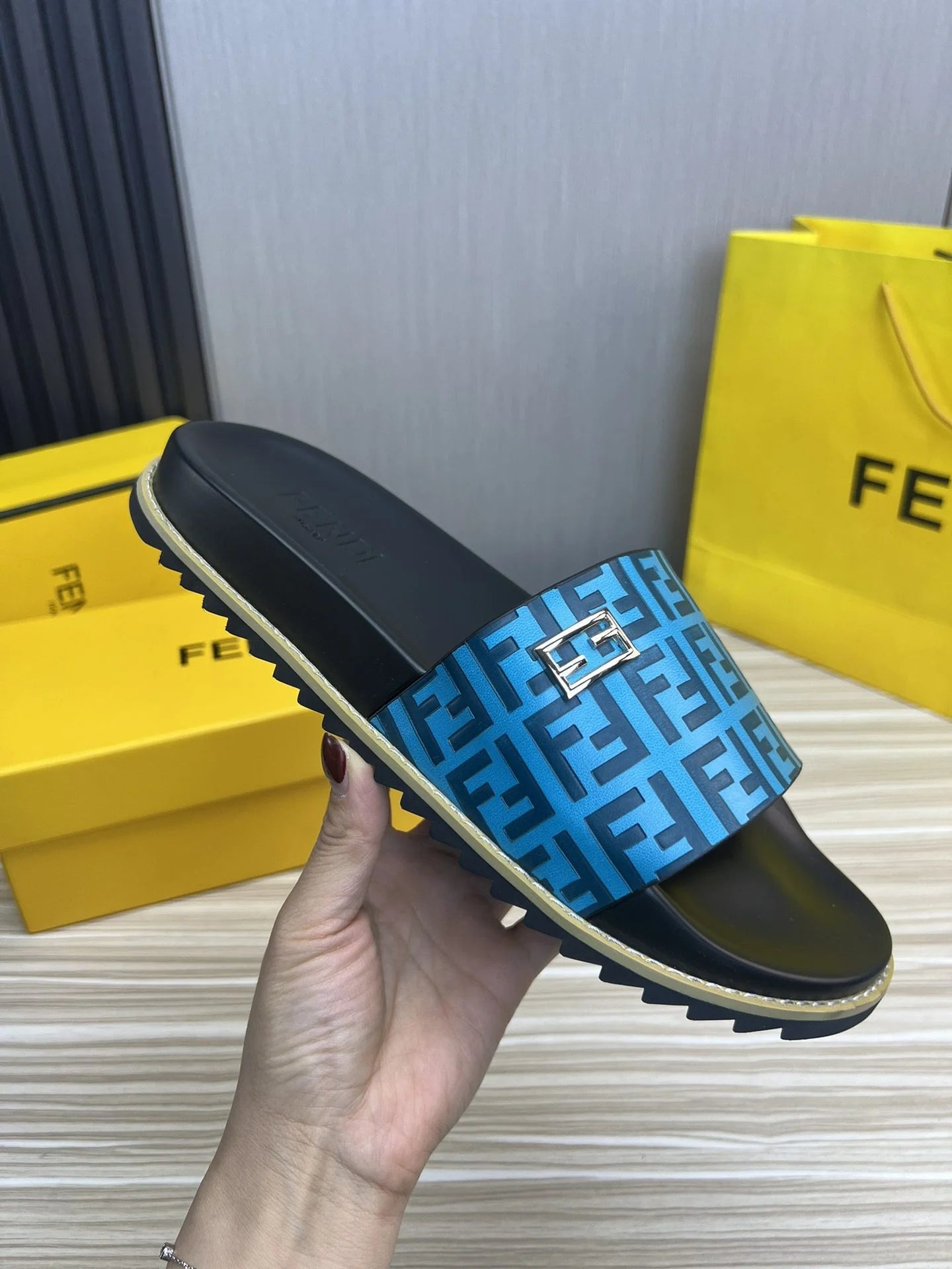 FENDI SANDAL