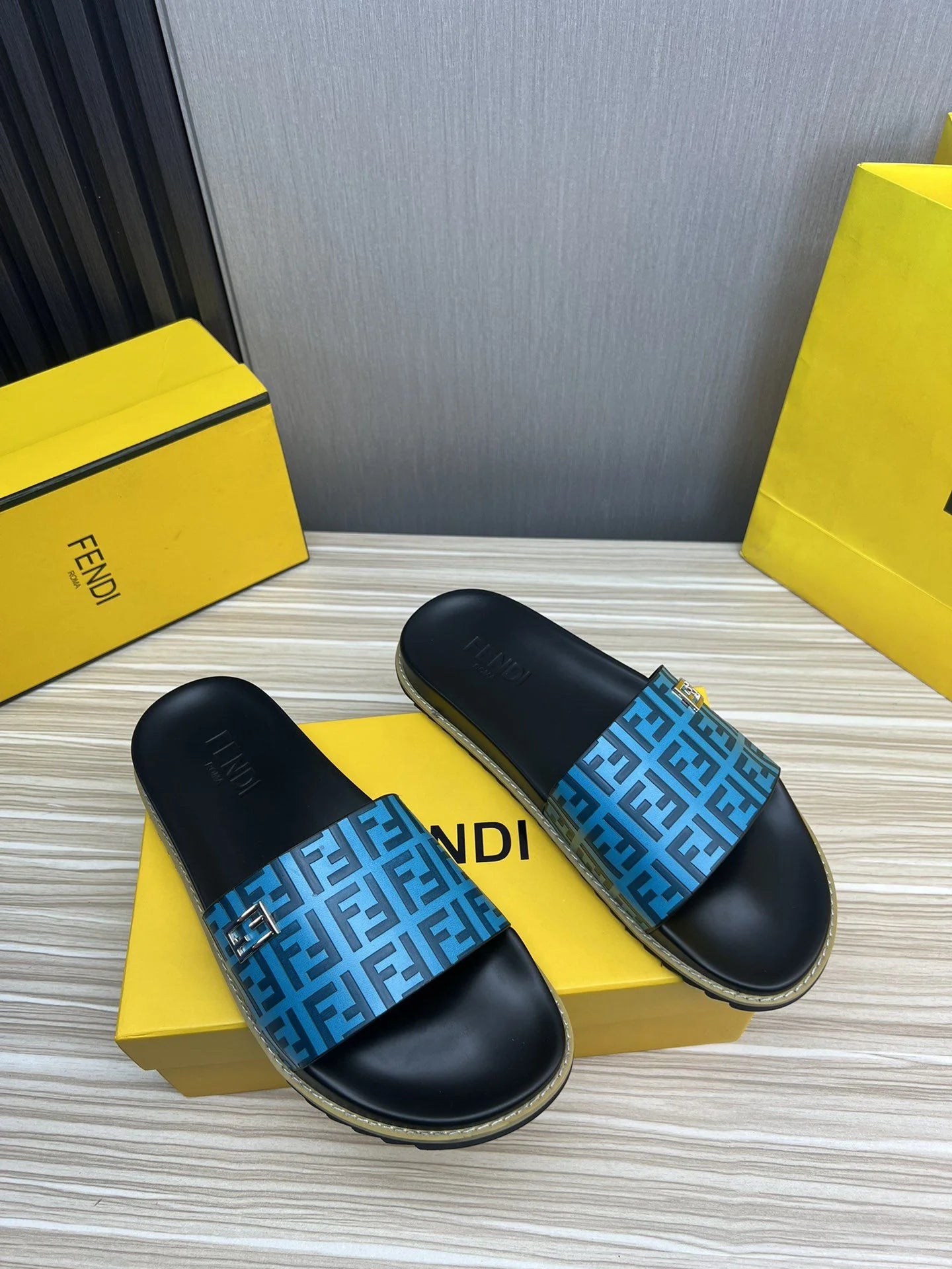 FENDI SANDAL