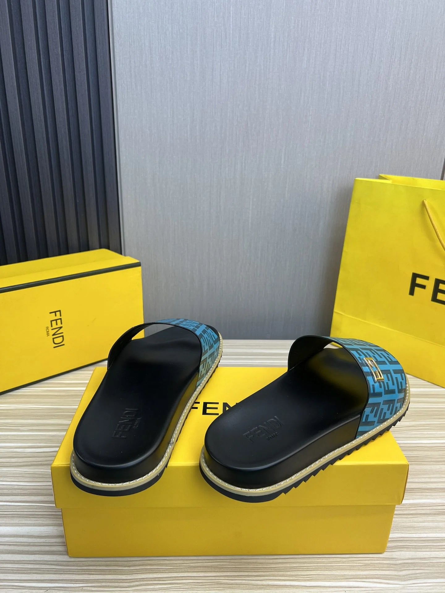 FENDI SANDAL