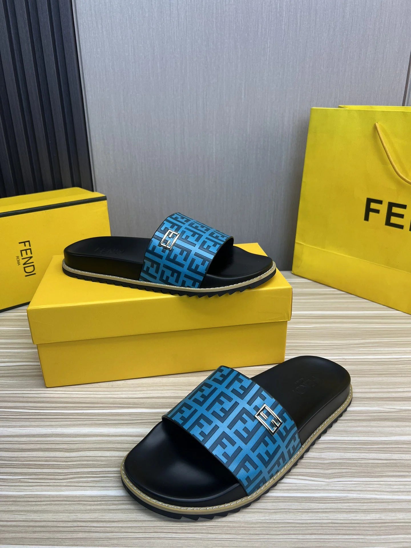 FENDI SANDAL
