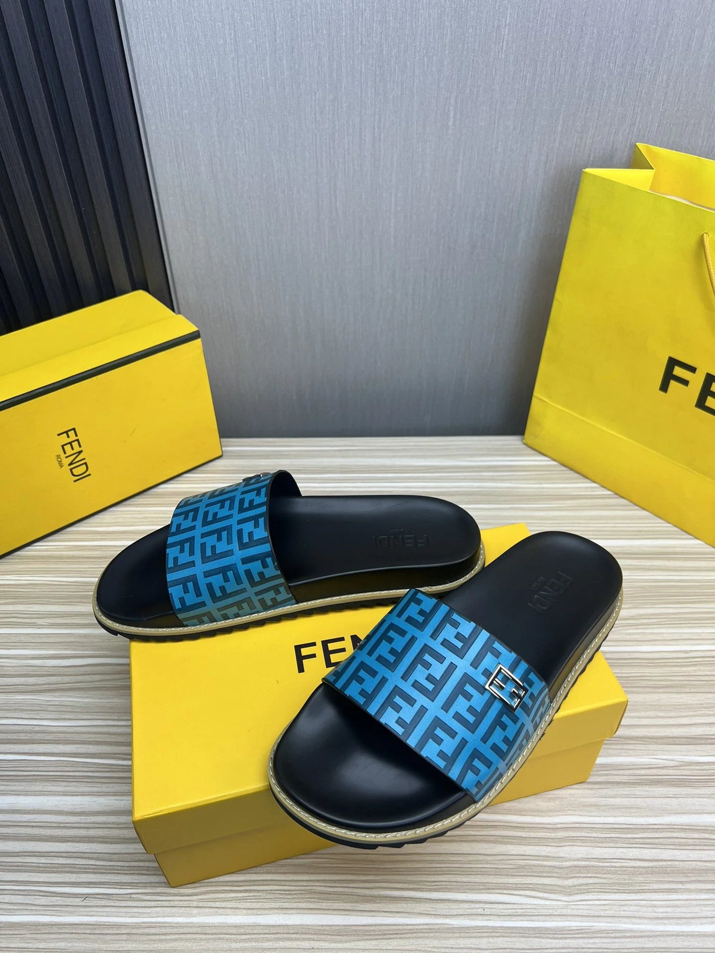 FENDI SANDAL