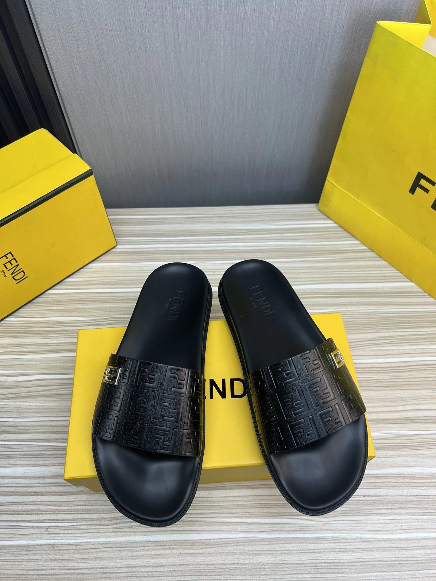 FENDI SANDAL